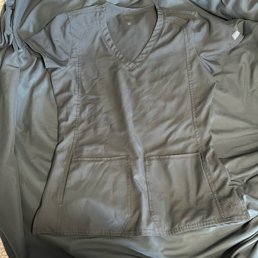 Brand new scrub top. It’s way to big for me